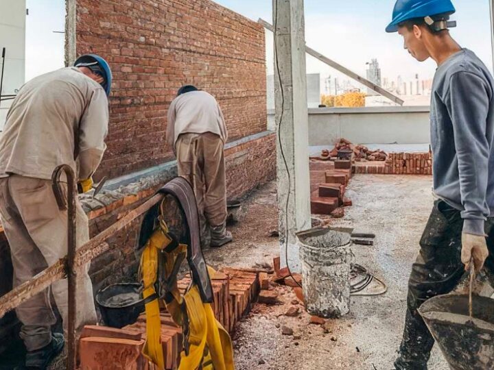 Un informe asegura que el empleo en el sector privado lleva 14 meses de consecutivos en caída